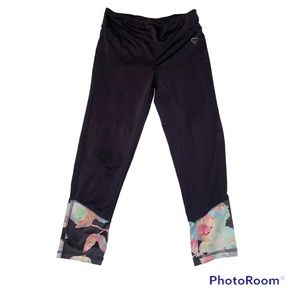 Aeropostale live love dream cropped black with flower design leggings